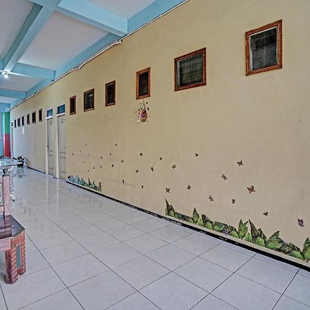 Oyo 91572 Kost Esklusif Barokah Hotel Pasuruan Bagian luar foto