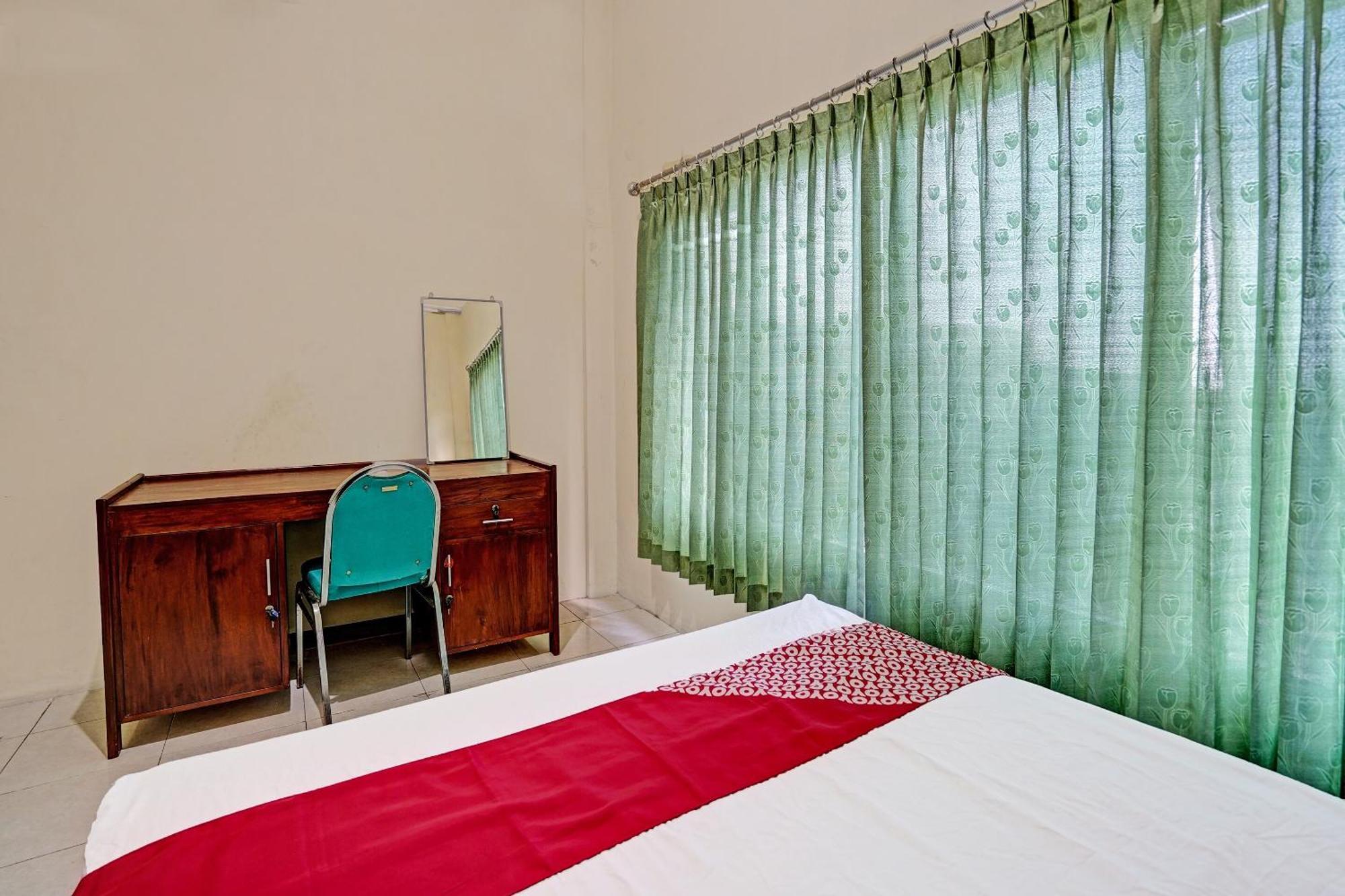 Oyo 91572 Kost Esklusif Barokah Hotel Pasuruan Bagian luar foto