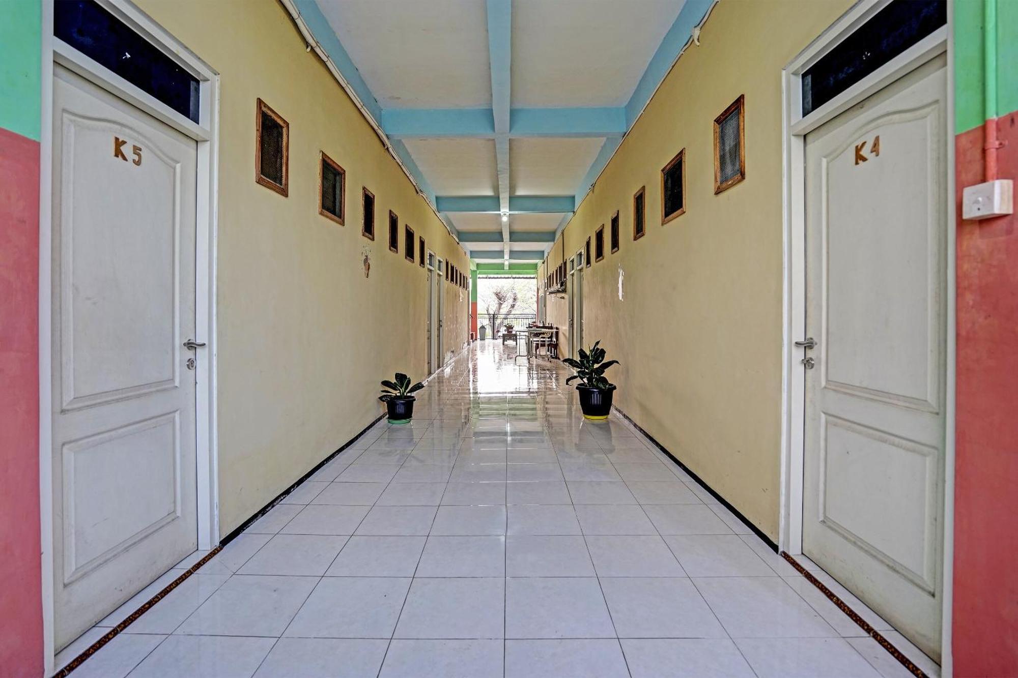 Oyo 91572 Kost Esklusif Barokah Hotel Pasuruan Bagian luar foto