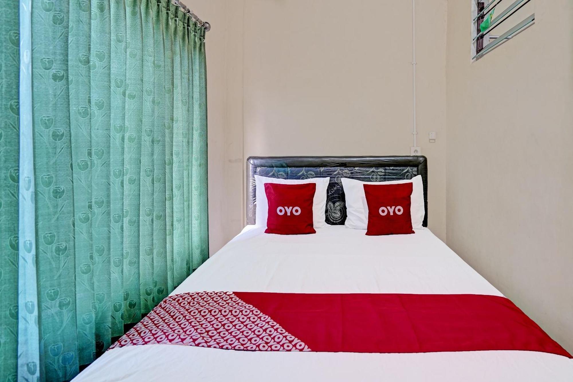 Oyo 91572 Kost Esklusif Barokah Hotel Pasuruan Bagian luar foto
