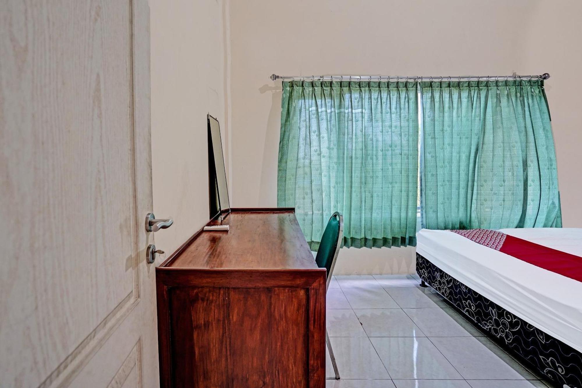 Oyo 91572 Kost Esklusif Barokah Hotel Pasuruan Bagian luar foto