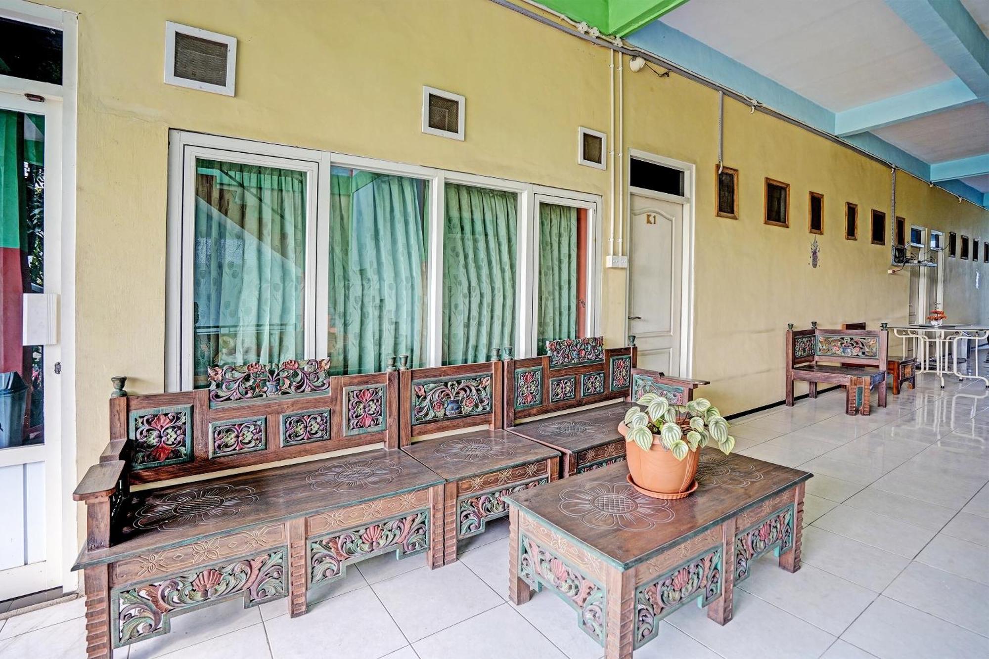 Oyo 91572 Kost Esklusif Barokah Hotel Pasuruan Bagian luar foto