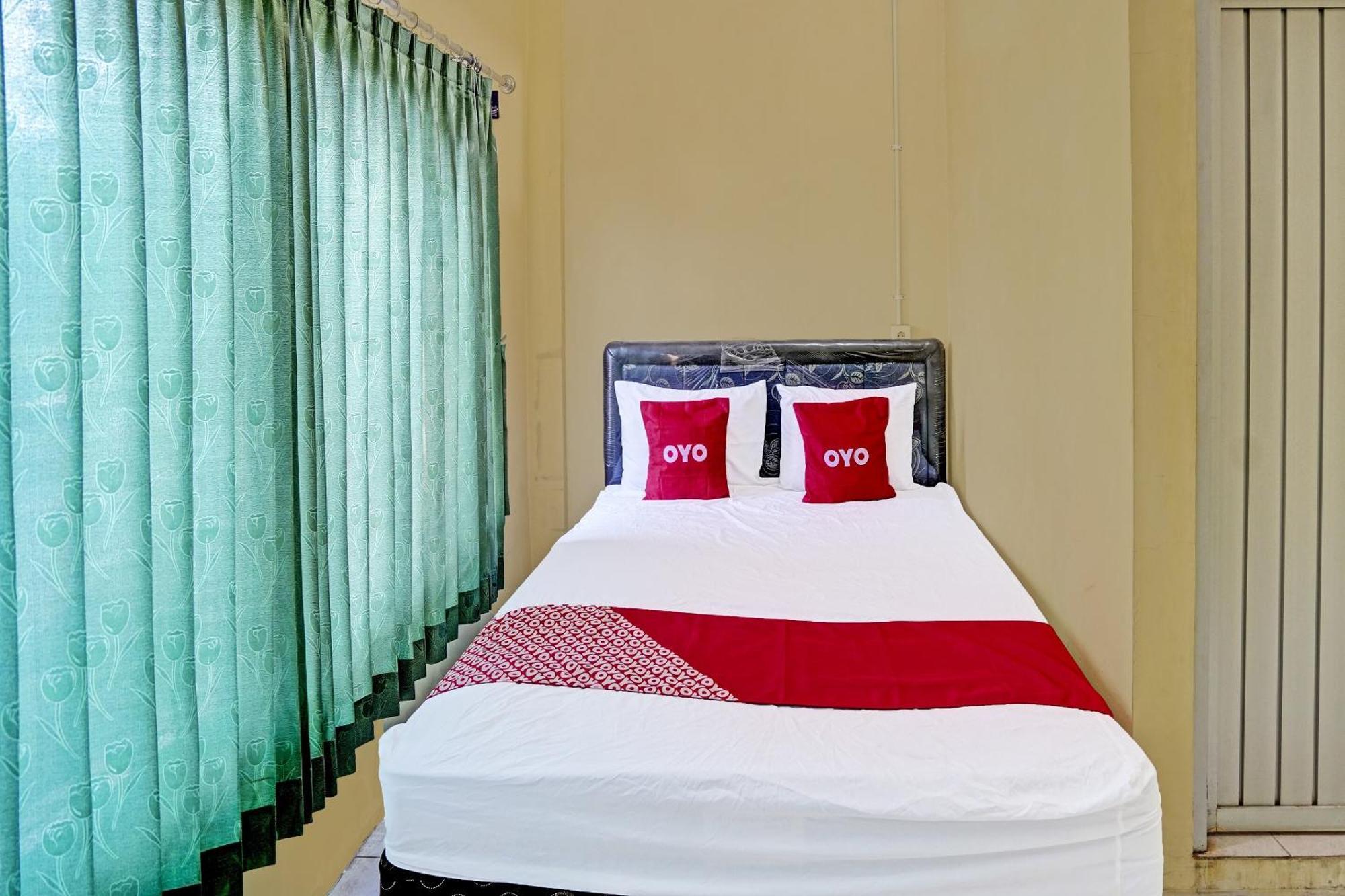 Oyo 91572 Kost Esklusif Barokah Hotel Pasuruan Bagian luar foto