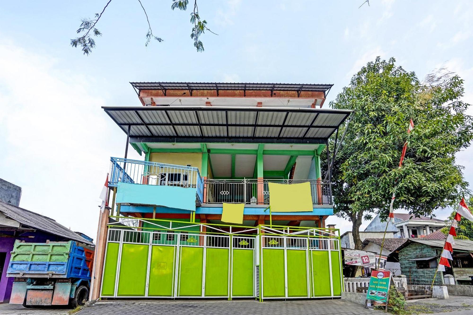 Oyo 91572 Kost Esklusif Barokah Hotel Pasuruan Bagian luar foto