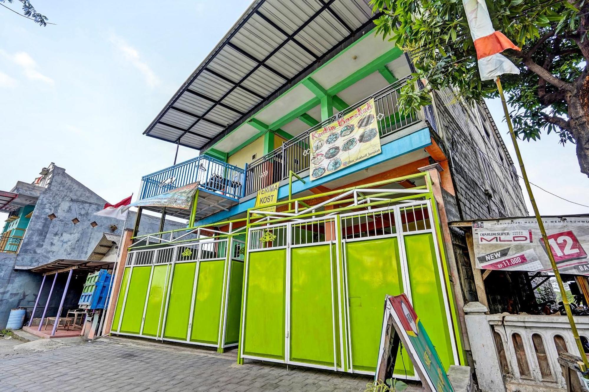 Oyo 91572 Kost Esklusif Barokah Hotel Pasuruan Bagian luar foto