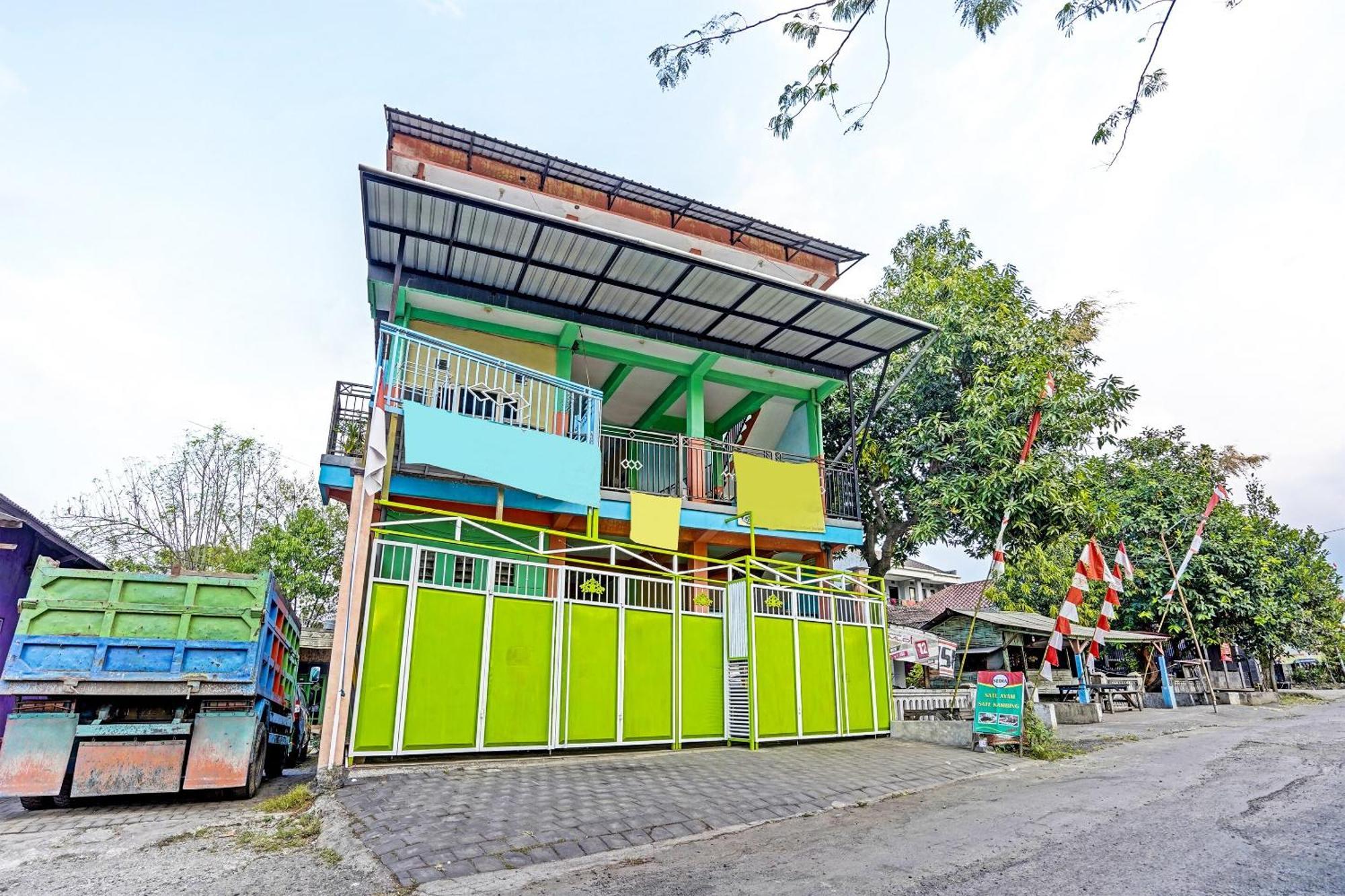Oyo 91572 Kost Esklusif Barokah Hotel Pasuruan Bagian luar foto